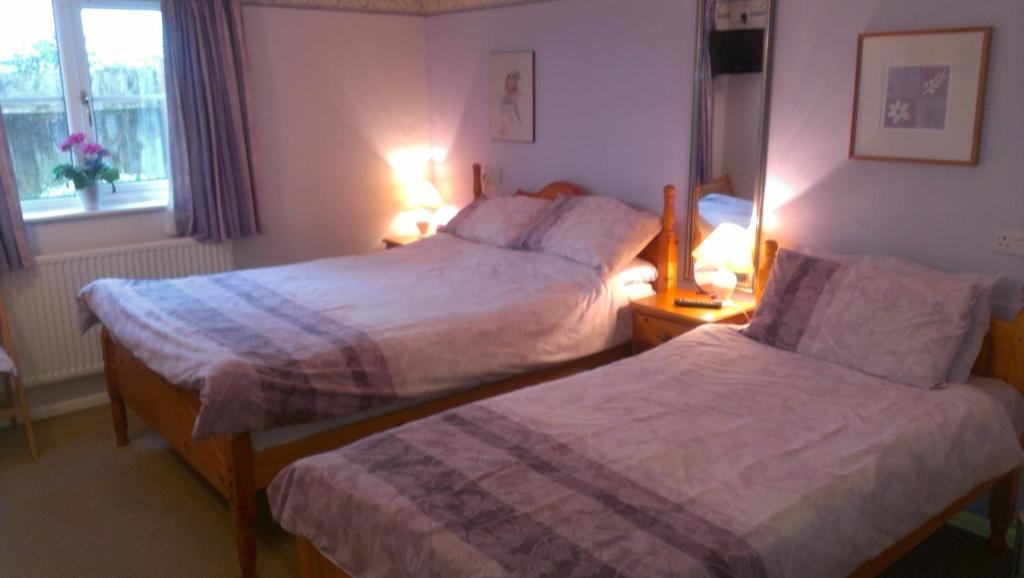 St Edmundsbury B&B Drayton  Екстер'єр фото