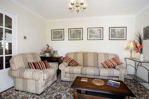 St Edmundsbury B&B Drayton  Екстер'єр фото